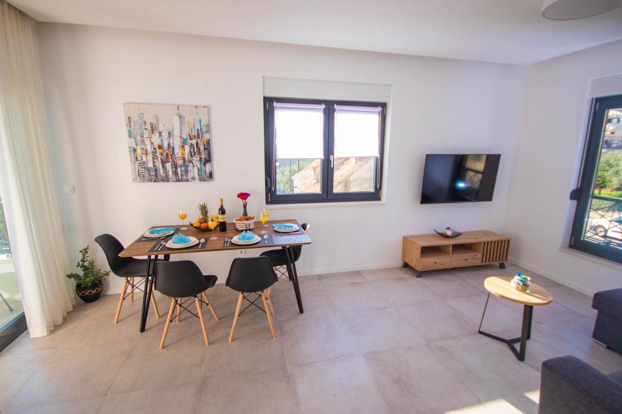 Apartmani Le-Lu Kastela Exterior photo